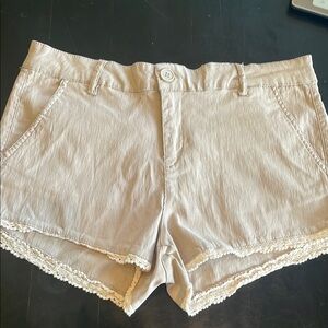 Women's Tan Lace Trim Shorts dollhouse size 9